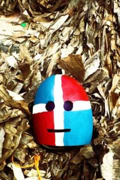  El Platanú de Cotuí se alza como símbolo de orgullo regional, rodeado por la mirada curiosa de quienes reconocen en él una expresión viva de la identidad dominicana. (Fuente externa).