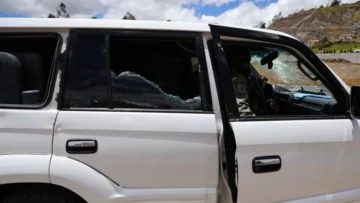 Detenidas cinco personas tras ataque a la caravana de Noboa; aumentan las protestas antigubernamentales