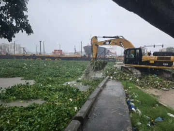 Obras Públicas cierra de manera provisional el puente flotante Obras Públicas cierra de manera provisional el puente flotante
