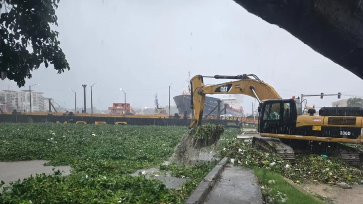 Obras Públicas cierra de manera provisional el puente flotante Obras Públicas cierra de manera provisional el puente flotante