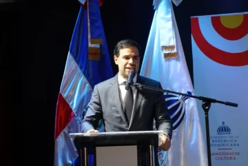  Roberto Ángel Salcedo, ministro de Cultura.