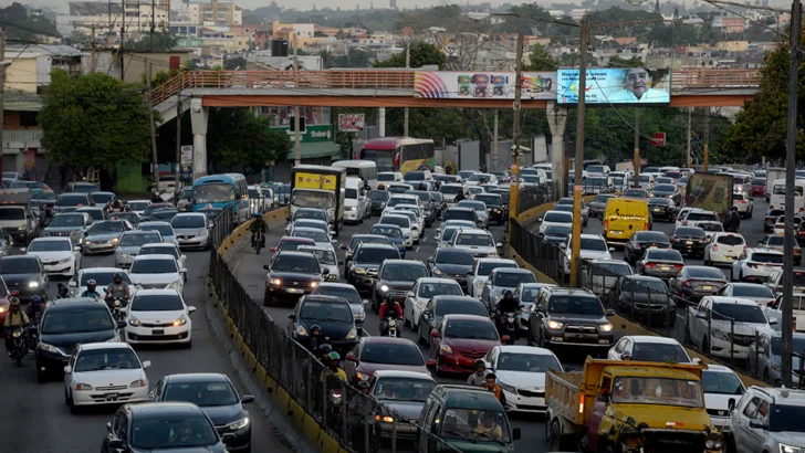 “En ete paí hay ma’ carro que gente” “En ete paí hay ma’ carro que gente”
