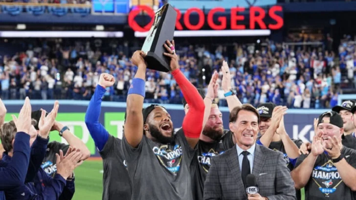 Vladimir Guerrero Jr. recibe premio MVP