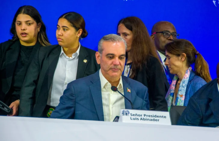 Abinader: Salario mínimo en 'sectores estratégicos' cubre la canasta básica