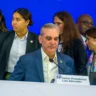 Abinader: Salario mínimo en "sectores estratégicos" cubre la canasta básica