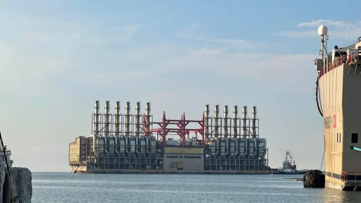 Cambio de barcaza eléctrica en Azua es para enfrentar la baja reserva de generación en el sistema Cambio de barcaza eléctrica en Azua es para enfrentar la baja reserva de generación en el sistema