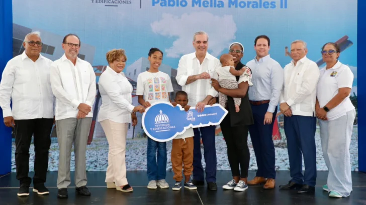 Abinader entrega 95 nuevas viviendas en Pedro Brand