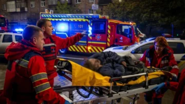 Nuevo ataque masivo ruso causa apagón; Melania Trump anuncia retorno de niños a Ucrania tras negociar con Putin Nuevo ataque masivo ruso causa apagón; Melania Trump anuncia retorno de niños a Ucrania tras negociar con Putin