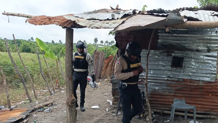 Incautan siete paquetes de presunta cocaína y arrestan a dos hombres en Azua Incautan siete paquetes de presunta cocaína y arrestan a dos hombres en Azua