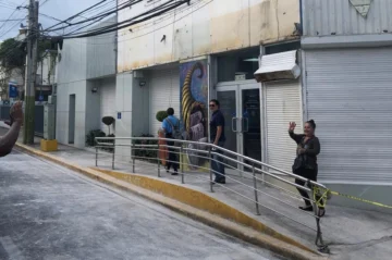 Oficina de Banreservas en Salcedo reanuda sus operaciones tras desplome de fachada Oficina de Banreservas en Salcedo reanuda sus operaciones tras desplome de fachada