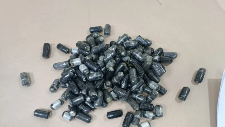 Detienen en el AILA francés con estómago lleno de bolsitas de cocaína