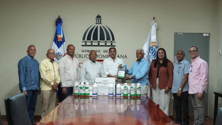 Agricultura entrega productos fitosanitarios a clústeres de mango y aguacate Agricultura entrega productos fitosanitarios a clústeres de mango y aguacate