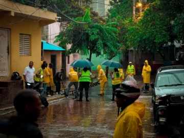 Alcaldía del DN refuerza labores para mitigar efectos de lluvias producto de la tormenta Melissa