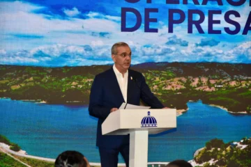 Abinader defiende manejo de la deuda pública y destaca crecimiento económico  Abinader defiende manejo de la deuda pública y destaca crecimiento económico