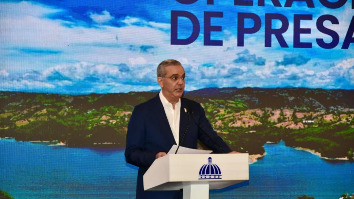 Abinader defiende manejo de la deuda pública y destaca crecimiento económico 