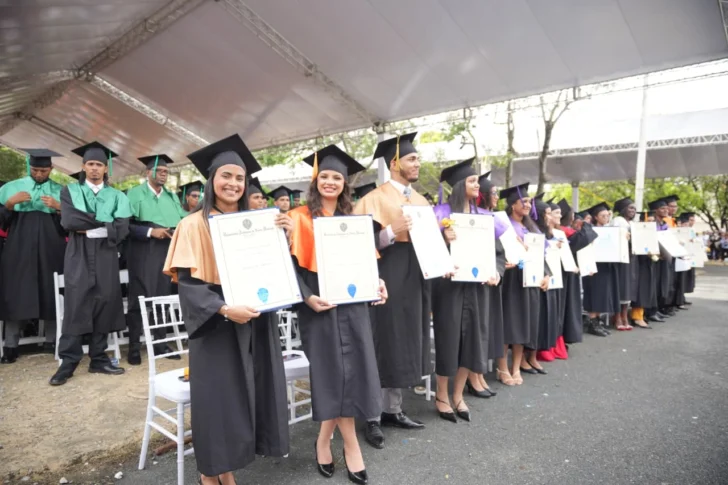 UASD celebra 487 años con la graduación de 3,710 nuevos profesionales