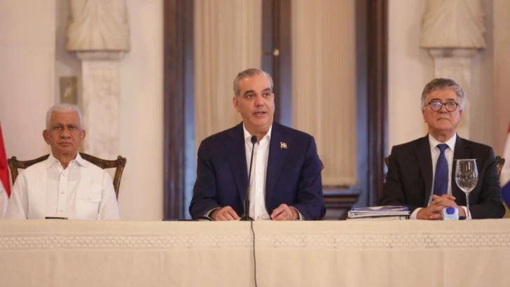 Abinader: el país avanza hacia  Abinader: el país avanza hacia