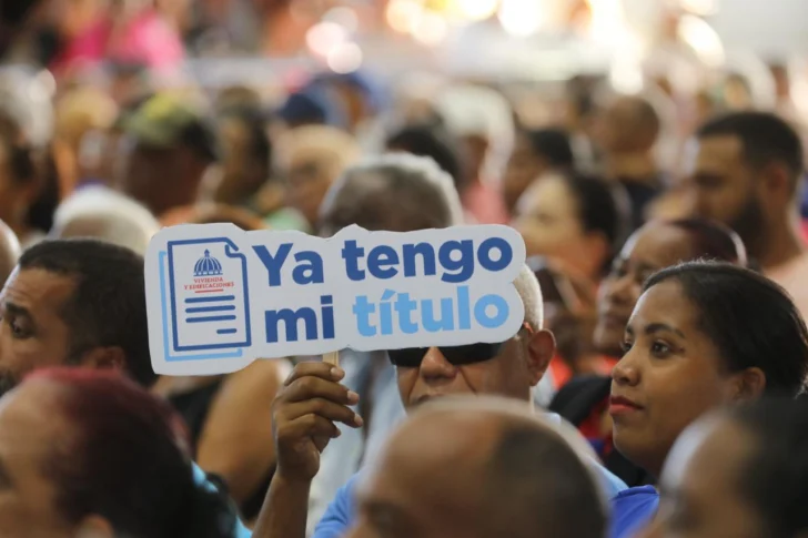 Abinader entrega títulos de propiedad, 'la mejor inversión para el desarrollo económico y social' Abinader entrega títulos de propiedad, 'la mejor inversión para el desarrollo económico y social'