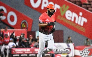 Leones se imponen por paliza y Gigantes siguen sin ganar Leones se imponen por paliza y Gigantes siguen sin ganar