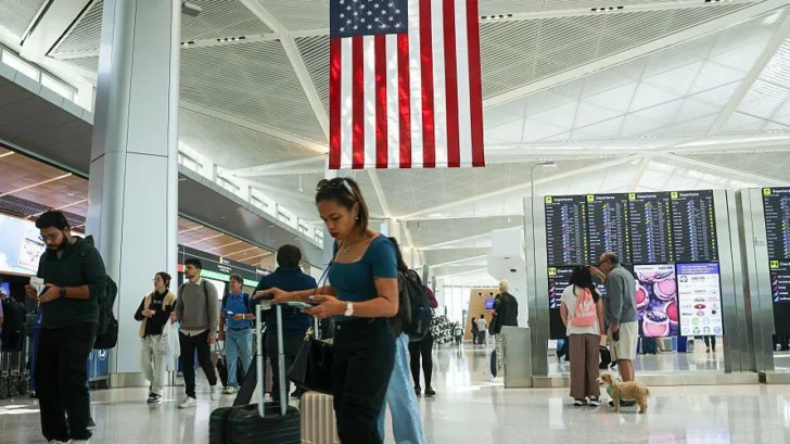 'EE.UU. está lleno': cómo Trump está limitando las vías de migración legal a mientras continúa su ofensiva contra los indocumentados