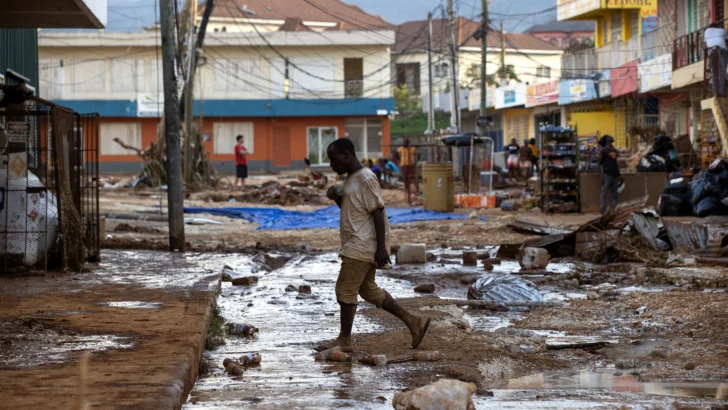 Aumentan a diecinueve los muertos en Jamaica por el paso del huracán Melissa
