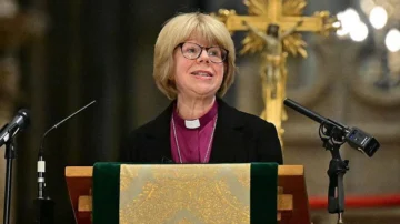 Quién es Sarah Mullally, la primera mujer que liderará la Iglesia anglicana en los casi 500 años de historia de la institución