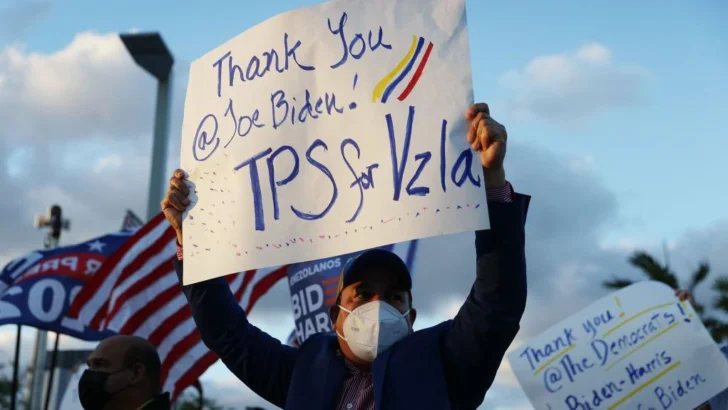 La Corte Suprema de EE.UU. vuelve a permitir que el gobierno de Trump cancele el TPS de cientos de miles de venezolanos