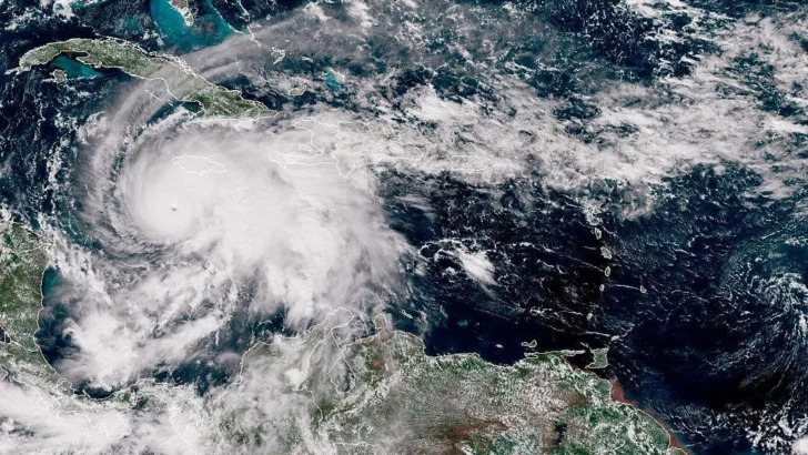 Un gigante que avanza lentamente: 3 razones por las que Melissa es el huracán más potente y peligroso de 2025