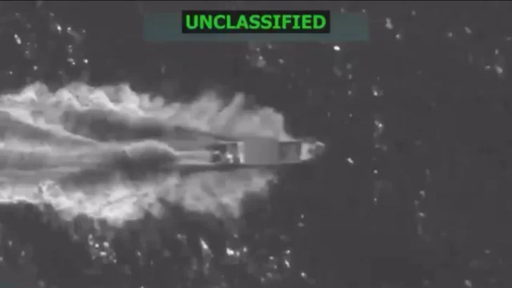 EE.UU. mata a 14 personas tras atacar cuatro lanchas que vincula con el narcotráfico EE.UU. mata a 14 personas tras atacar cuatro lanchas que vincula con el narcotráfico