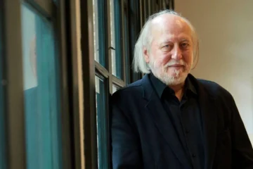 Quién es László Krasznahorkai, el escritor húngaro 'maestro del apocalipsis' que recibió el premio Nobel de Literatura 2025