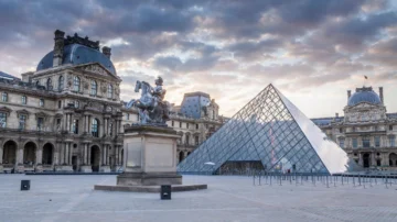 6 datos de la fascinante historia del Louvre, el antiguo palacio de la monarquía francesa convertido en el museo más grande del mundo 6 datos de la fascinante historia del Louvre, el antiguo palacio de la monarquía francesa convertido en el museo más grande del mundo