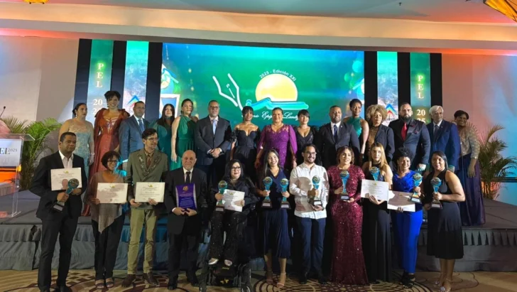 Adompretur reconoce lo mejor del periodismo turístico en PEL 2025; Acento se alza con cuatro premios