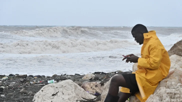 El huracán Melissa disminuye a categoría 4 a su paso por Jamaica El huracán Melissa disminuye a categoría 4 a su paso por Jamaica