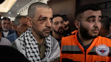 'Nos golpearon y humillaron, nos impedían comer, beber e ir al baño': las torturas que denuncian los prisioneros palestinos liberados por Israel