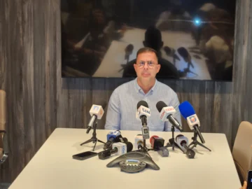 Autoridades y empresarios chinos iniciarán diálogo este lunes tras cierre de tiendas en República Dominicana