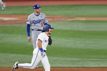 Azulejos machacan a los Dodgers en el arranque de la Serie Mundial