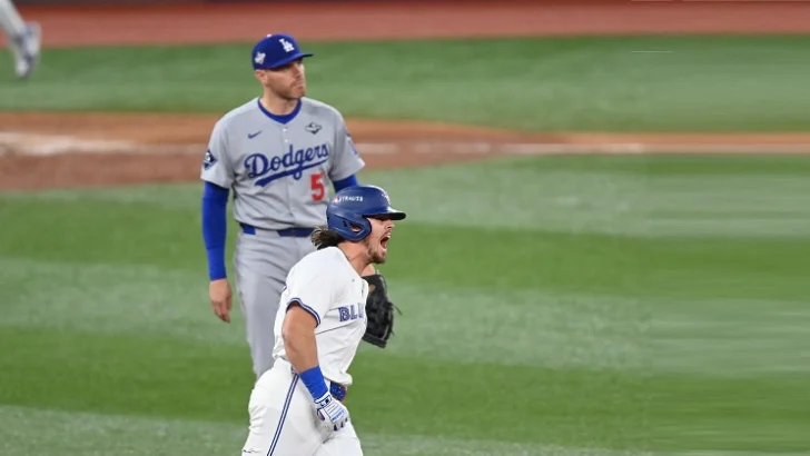 Azulejos machacan a los Dodgers en el arranque de la Serie Mundial