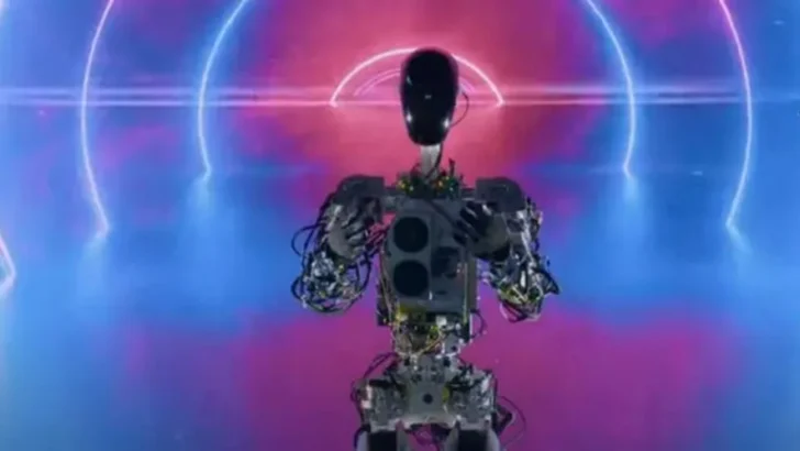 Musk asegura que su humanoide Optimus acabará con la pobreza en todo el mundo