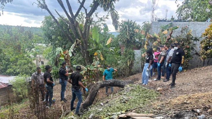 Hallan restos humanos calcinados frente a vivienda de mujer desaparecida