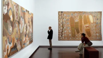 Australia: la inteligencia artificial, acusada de saquear el arte aborigen Australia: la inteligencia artificial, acusada de saquear el arte aborigen