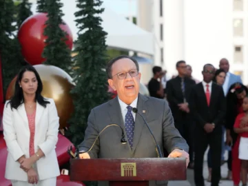 Banco Central celebra su tradicional encendido del Belén y del árbol navideño