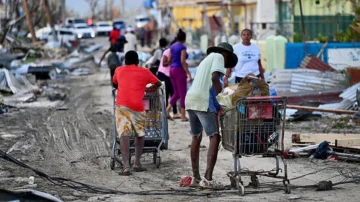 Buscando cualquier cosa para comer por las calles: la desesperación en Jamaica tras la devastación causada por el huracán Melissa Buscando cualquier cosa para comer por las calles: la desesperación en Jamaica tras la devastación causada por el huracán Melissa