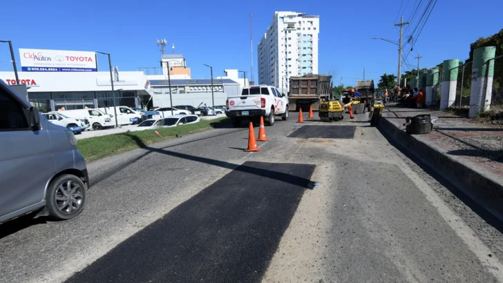 Ministerio de Obras Públicas agiliza en el bacheo de calles del Gran Santo Domingo Ministerio de Obras Públicas agiliza en el bacheo de calles del Gran Santo Domingo