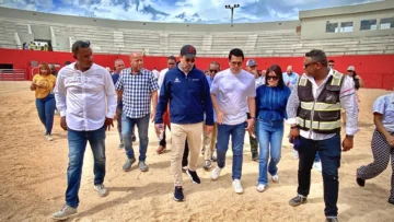 Supervisan trabajos de construcción en la plaza cultural seibana Supervisan trabajos de construcción en la plaza cultural seibana