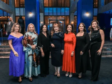  De izquierda a derecha, las señoras Dinorah Grullón, Rosa Hernández de Grullón, Virginia Grullón, Antonia Antón de Hernández, Elima de Grullón, Ana Idalia Grullón y Evelyn Fernández de Johnson.
