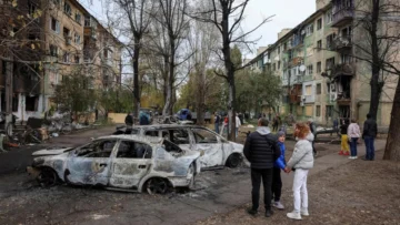 Nuevos bombardeos rusos en Ucrania matan al menos seis personas, incluidos dos niños Nuevos bombardeos rusos en Ucrania matan al menos seis personas, incluidos dos niños
