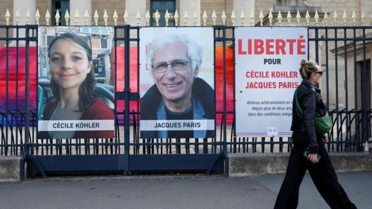 Irán deja salir de prisión a los franceses Cécile Kohler y Jacques Paris