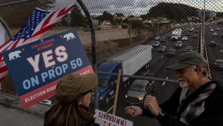 California aprueba rediseñar los distritos electorales para contrarrestar el poder de Trump