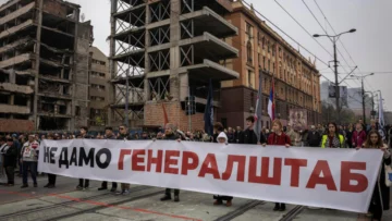Miles de serbios protestan en Belgrado contra el lujoso proyecto inmobiliario del yerno de Trump Miles de serbios protestan en Belgrado contra el lujoso proyecto inmobiliario del yerno de Trump
