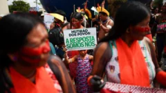Miles marchan en Belém para presionar a la COP30 sobre la Amazonía y los combustibles fósiles